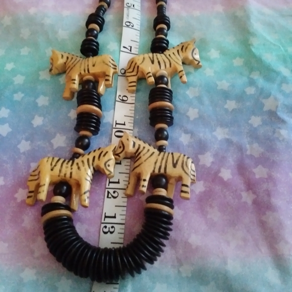 Vintage Chunky Natural Carved Zebra Necklace - Picture 8 of 10